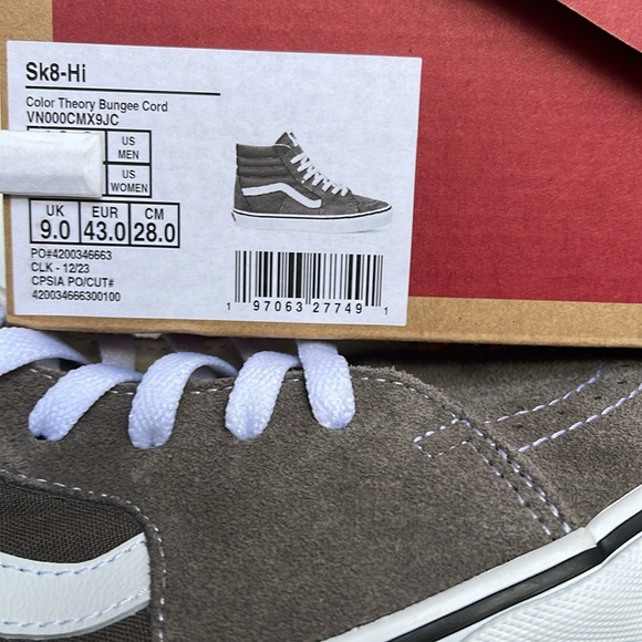 Vans Men’s Sk8-Hi
Color Theory Bungee Cord
VN000CMX9JC US
Sneakers - Picture 16 of 16